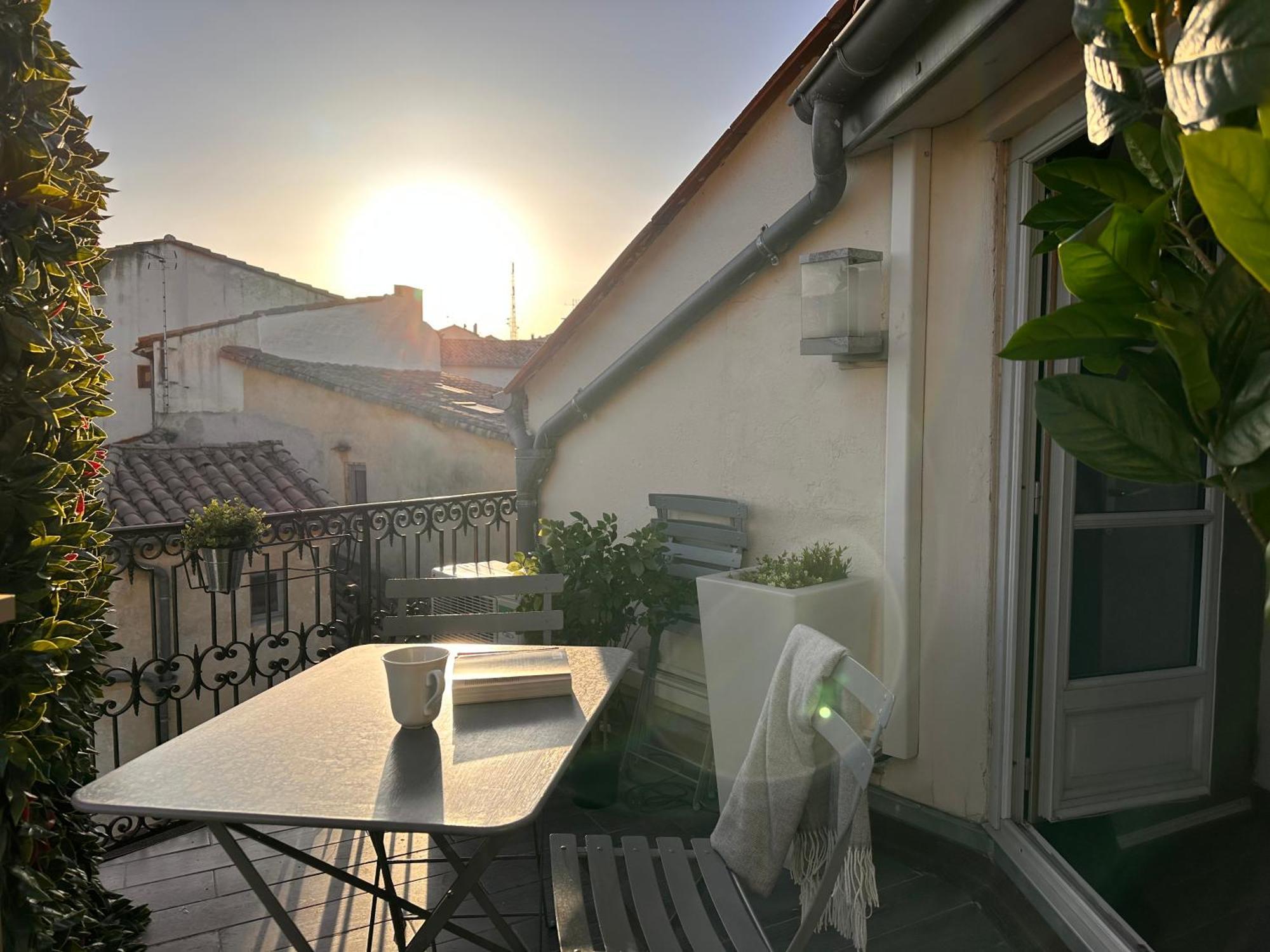 La Terrasse, Vue Sur Les Toits De Montpellier Apartamento Exterior foto